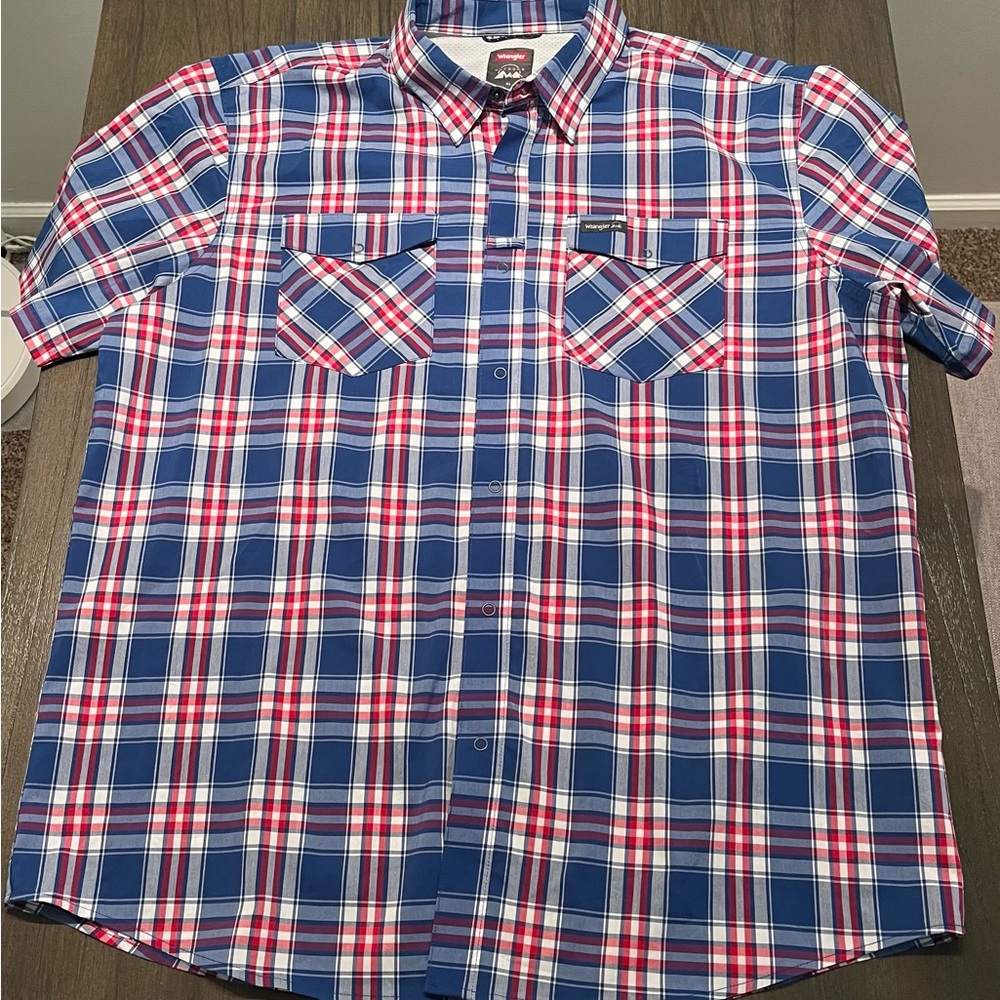 Wrangler Men's Blue and Red Plaid Button Down Shirt
